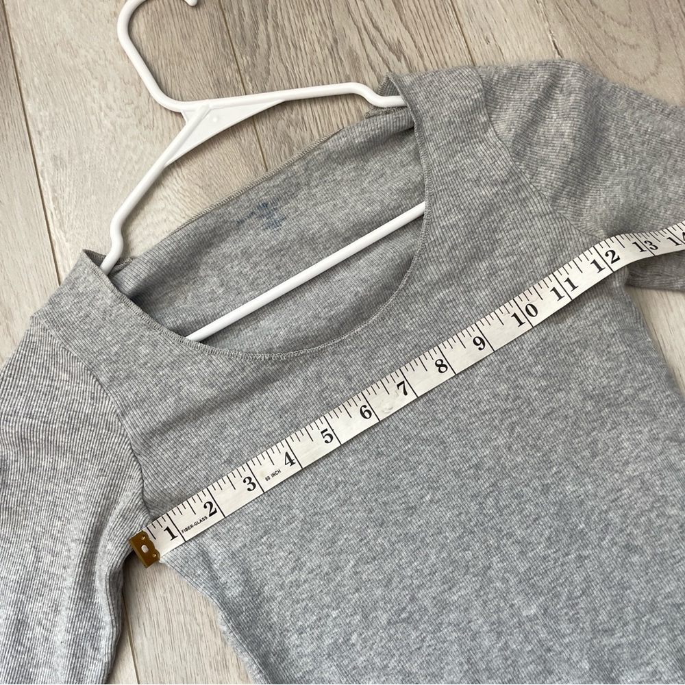 Brandy Melville Tshirt mckenna crop long sleeve womens Gray (one size) casual - Picture 5 of 5